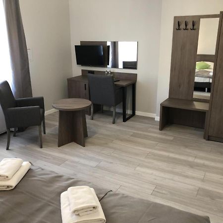 Villa Rosa Познань Экстерьер фото