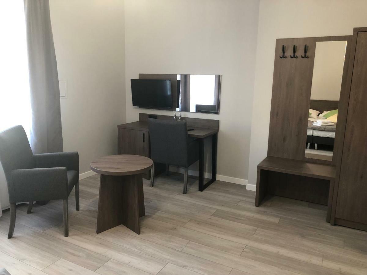 Villa Rosa Познань Экстерьер фото