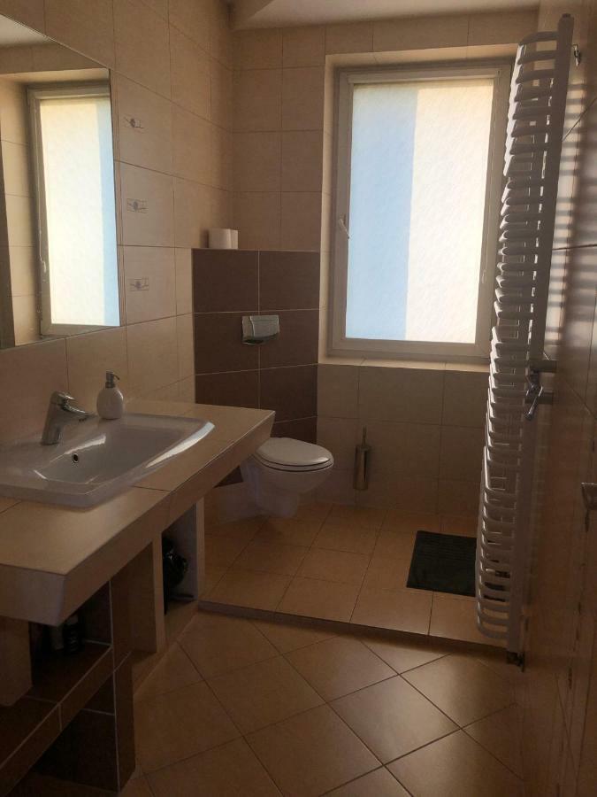 Villa Rosa Познань Экстерьер фото